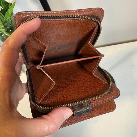 Louis Vuitton Monogram Canvas Bifold Wallet - Picture 11 of 12